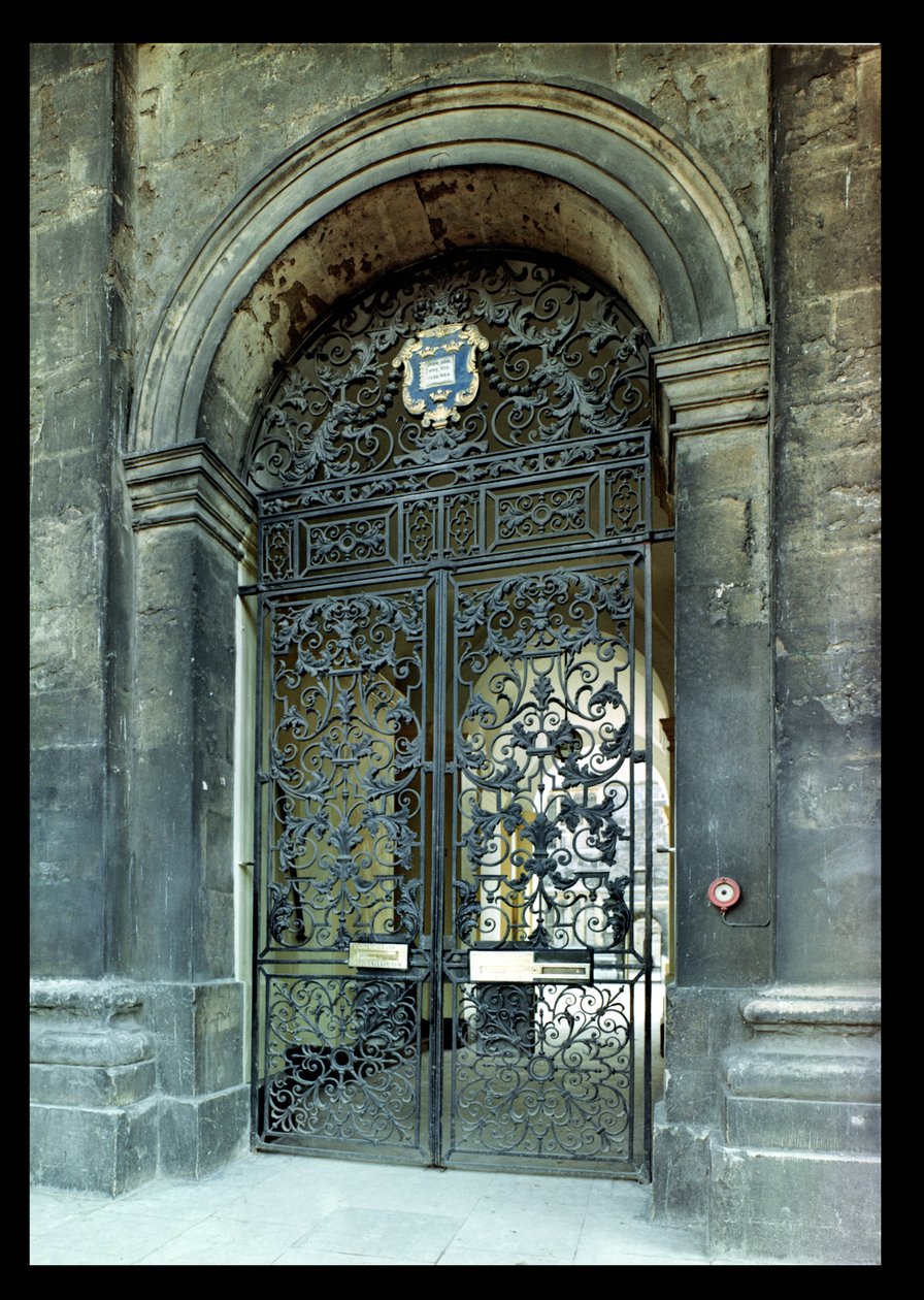 Portes, panneau de traverse et couronnement du bâtiment Clarendon, Oxford, c.1710 - Jean Tijou