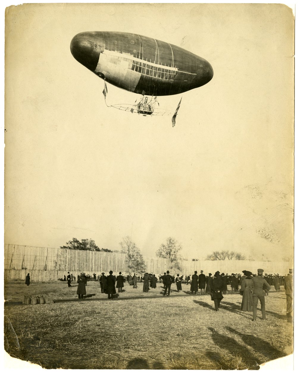 Dirigeable François, Exposition universelle - Jessie Tarbox Beals