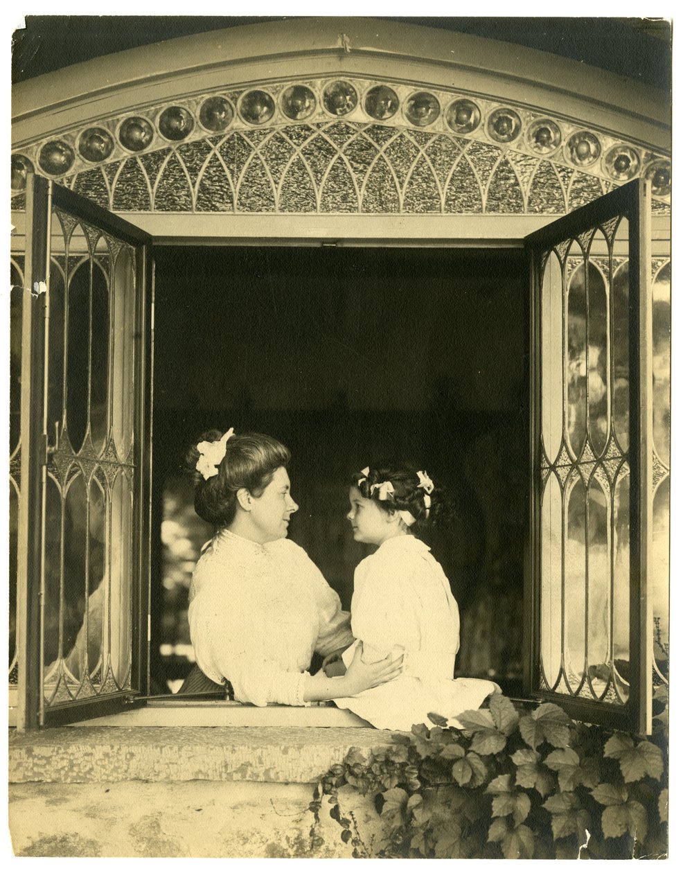 Mme Ernest Thompson Seton et sa fille Ann - Jessie Tarbox Beals
