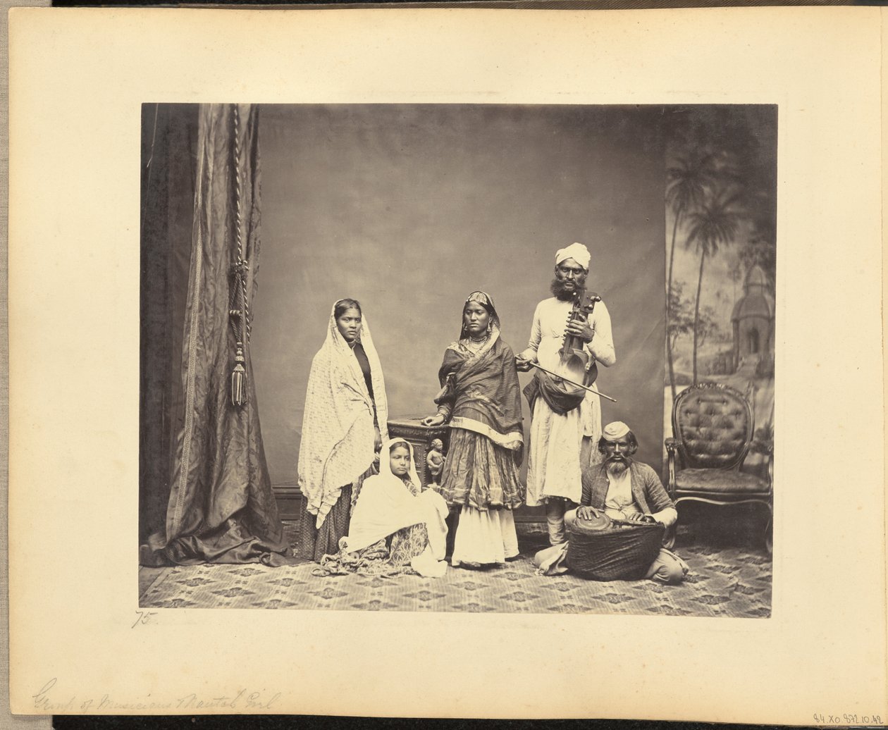 Groupe de musiciens et Nautch Girl - John Edward Saché