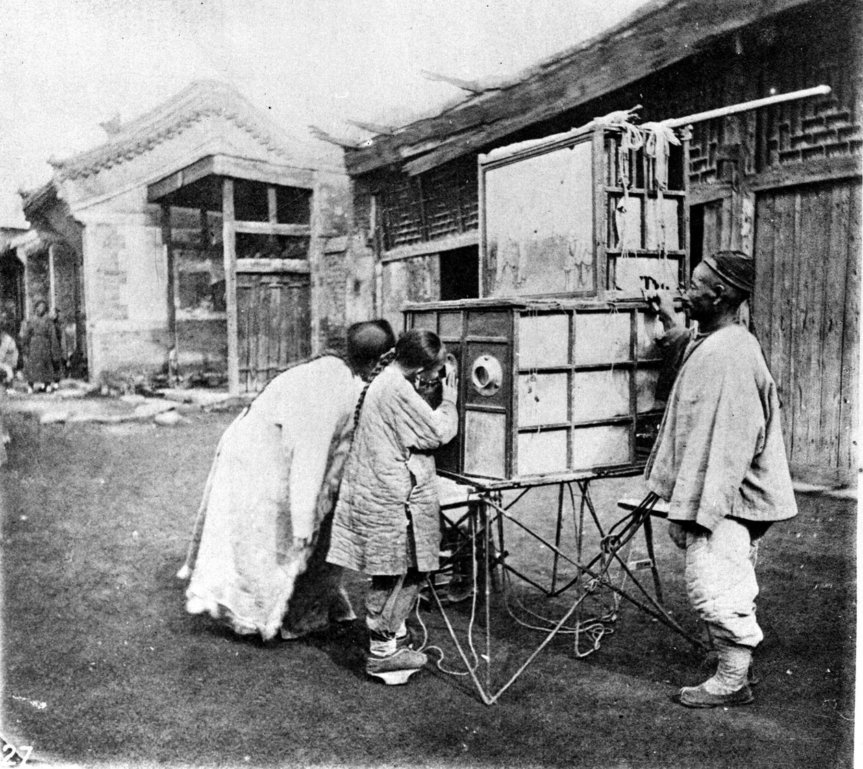 Chine, le peep-show, vers 1870 - John Thomson