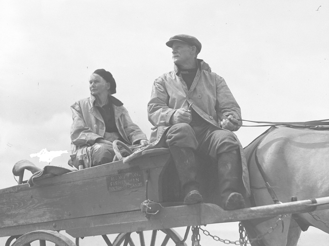 Mari et femme assis sur une charrette à coques - Joseph Hardman