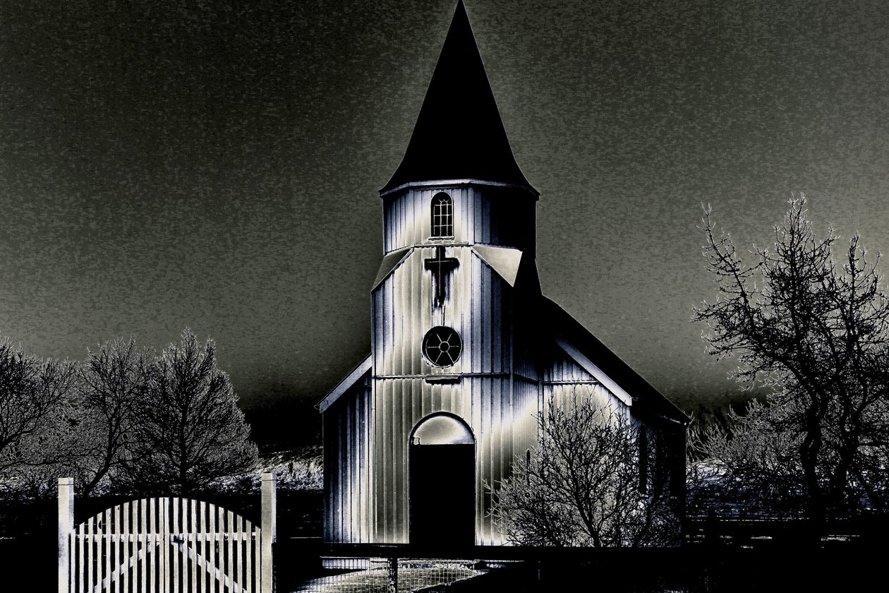 Notre église un soir, 2015 (photographie) - Joy Lions
