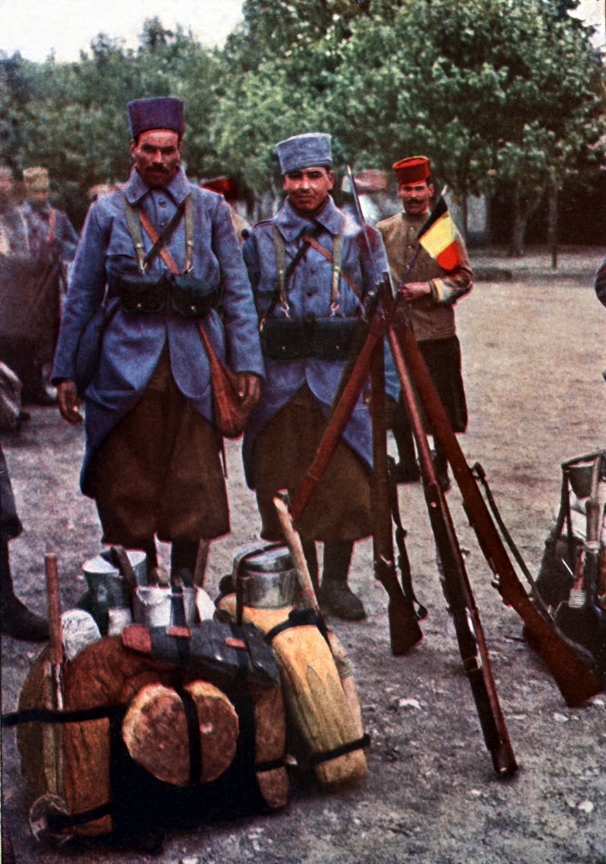 Tirailleurs algériens dans un camp pendant la bataille de la Marne à l