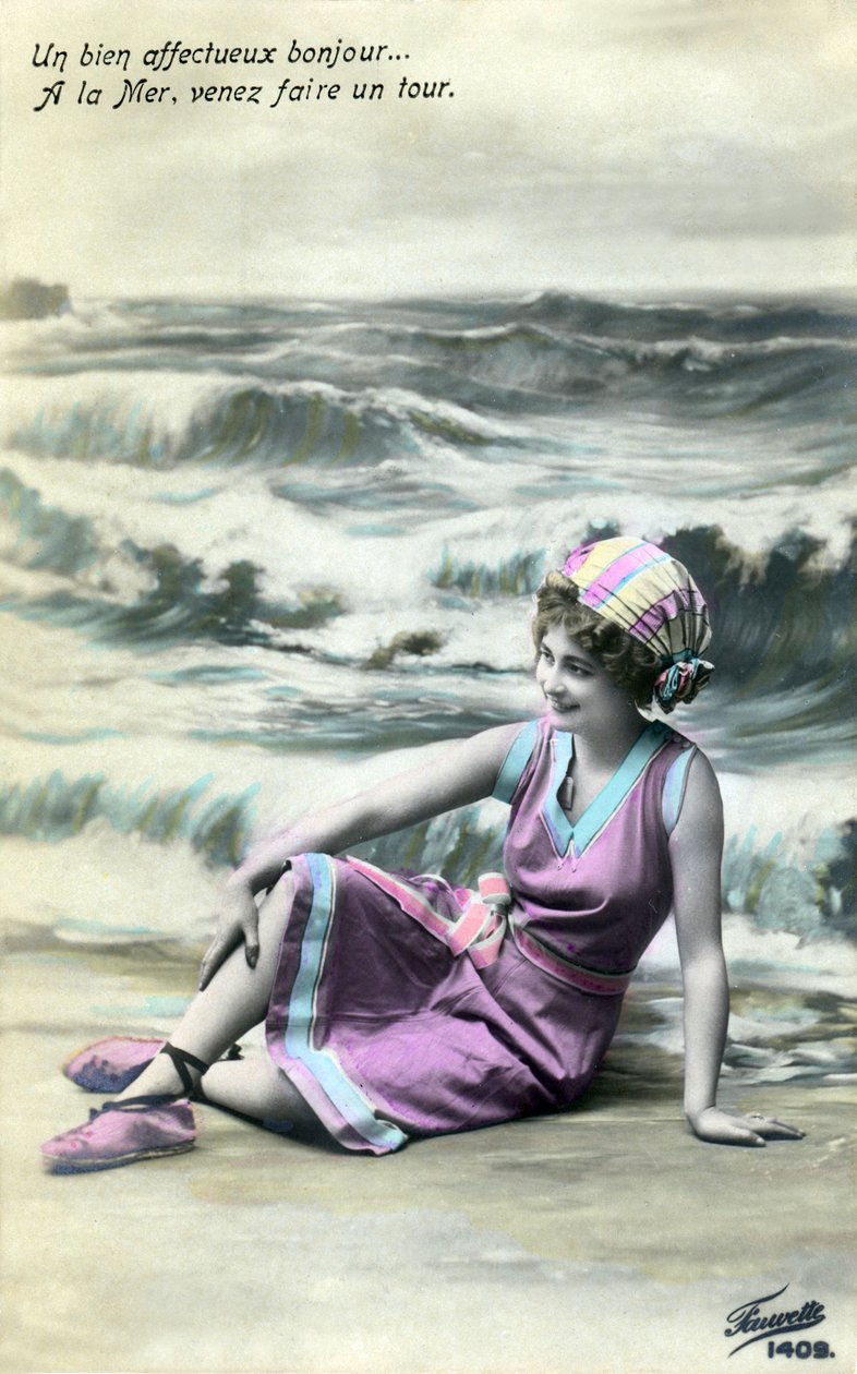 Femme sur la plage, vers début 1900 (carte postale) - Alec Hunter