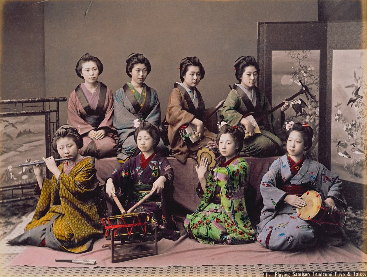 Groupe de geishas jouant des instruments de musique - Kusakabe Kimbei
