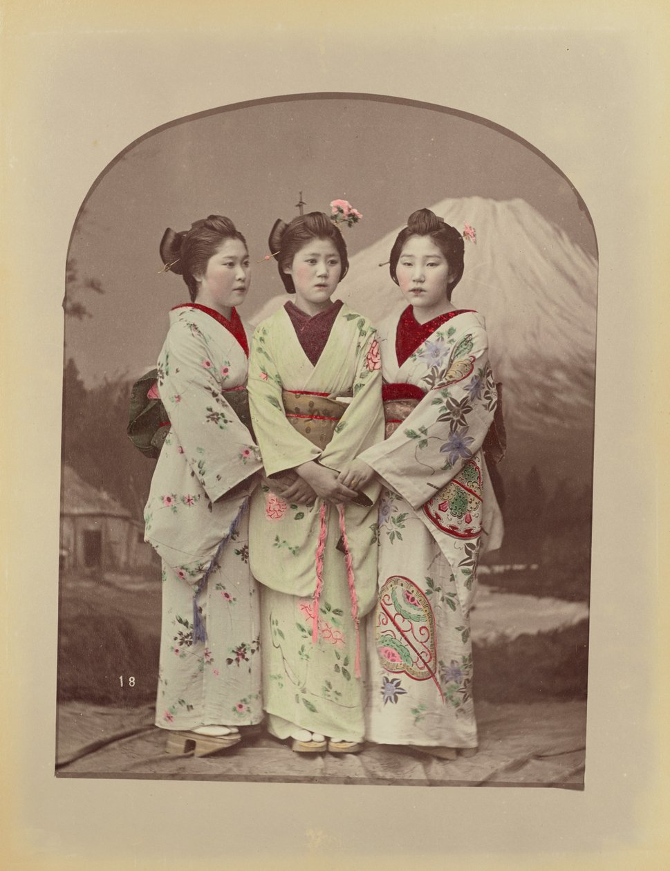[Trois filles] - Kusakabe Kimbei