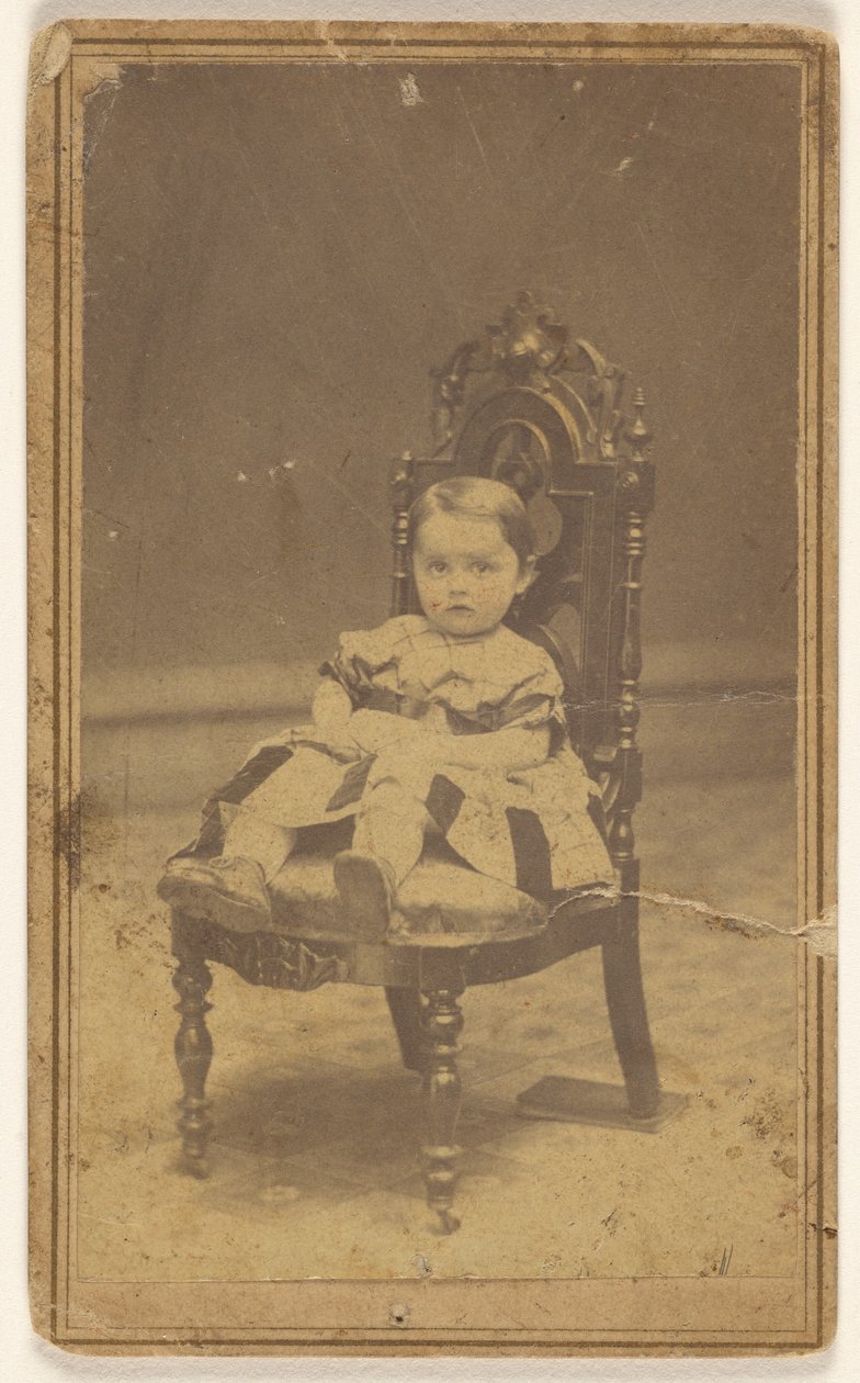 [Bébé non identifié, assis] - L. D. Campbell