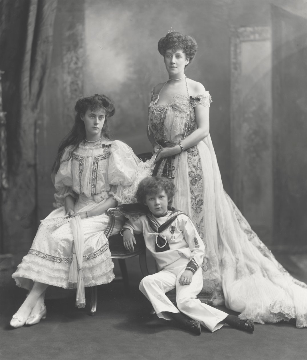 La vicomtesse Knollys et ses enfants, photographiés à l