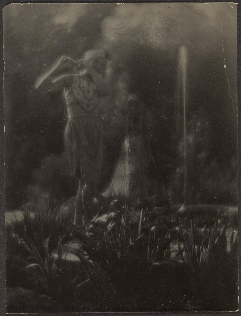 [Danseuse dans le jardin] - Louis Fleckenstein