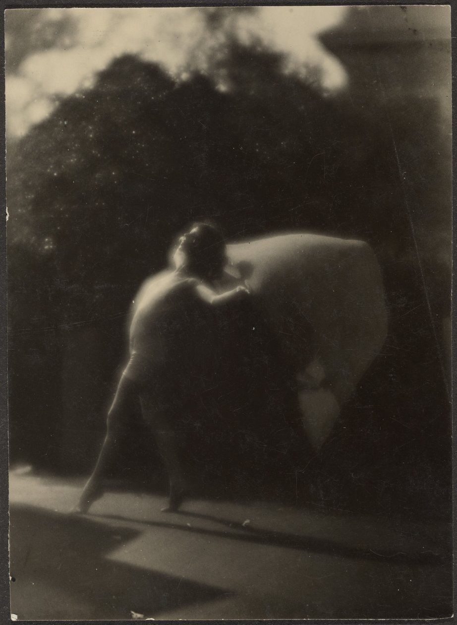 [Danseuse dans le jardin] - Louis Fleckenstein