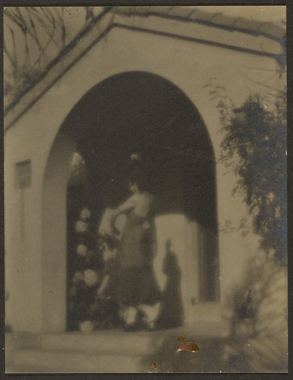[Danseuse devant la maison] - Louis Fleckenstein