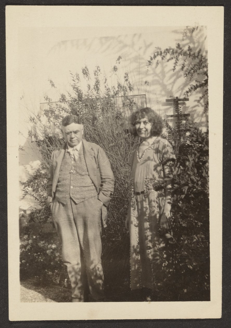 [Fleckenstein et Florence dans le jardin] - Louis Fleckenstein