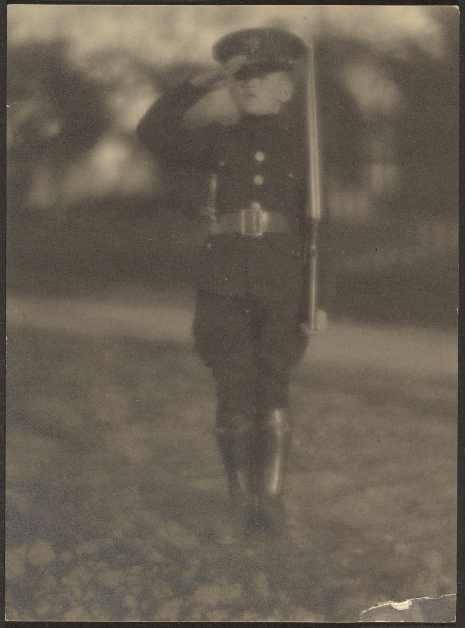 [Petit garçon en uniforme] - Louis Fleckenstein