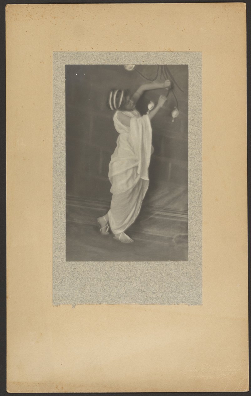 [Modèle en costume classique] - Louis Fleckenstein