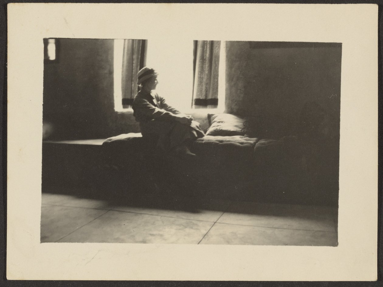 [Femme assise à la fenêtre] - Louis Fleckenstein