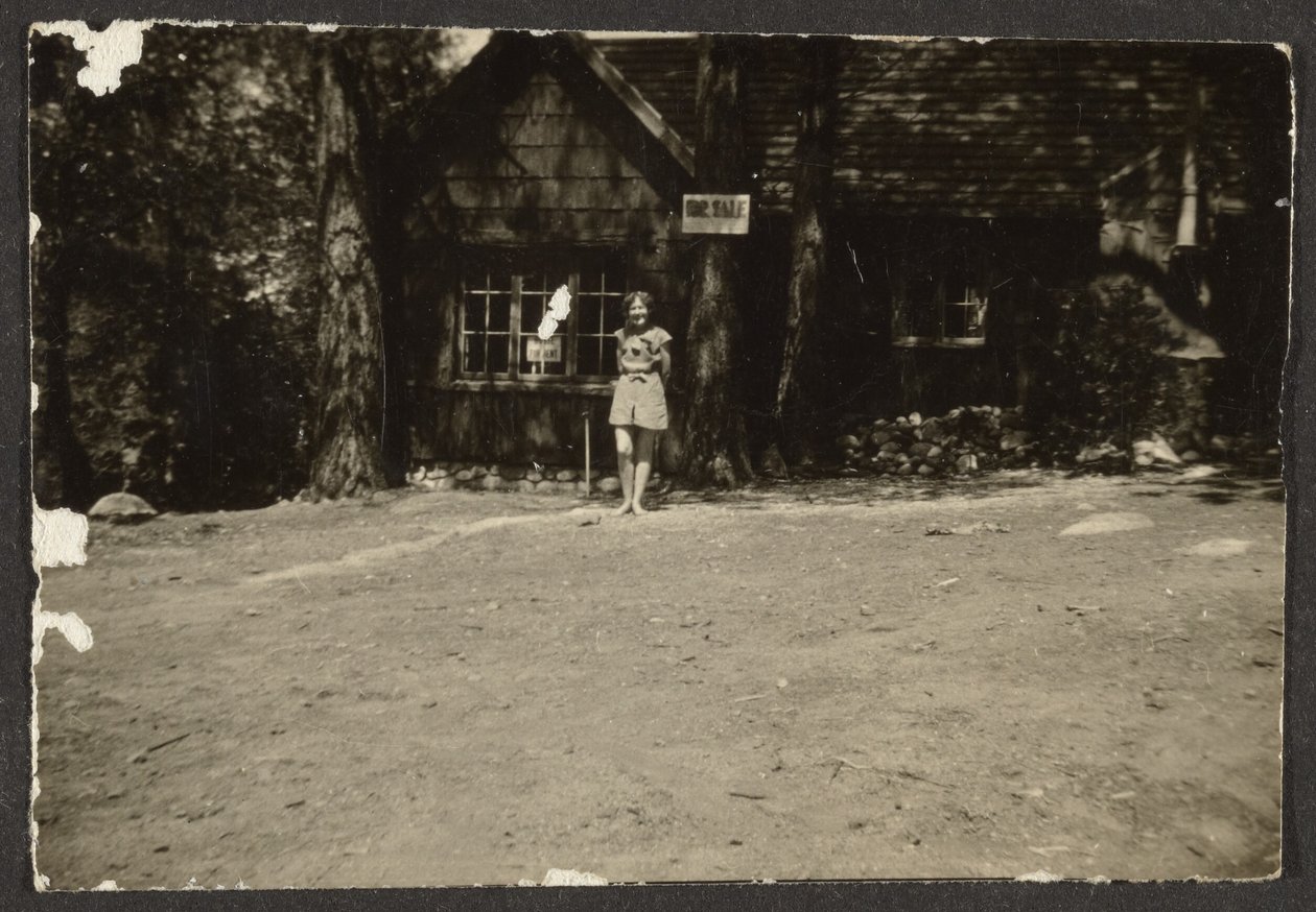 [Femme devant la cabine] - Louis Fleckenstein