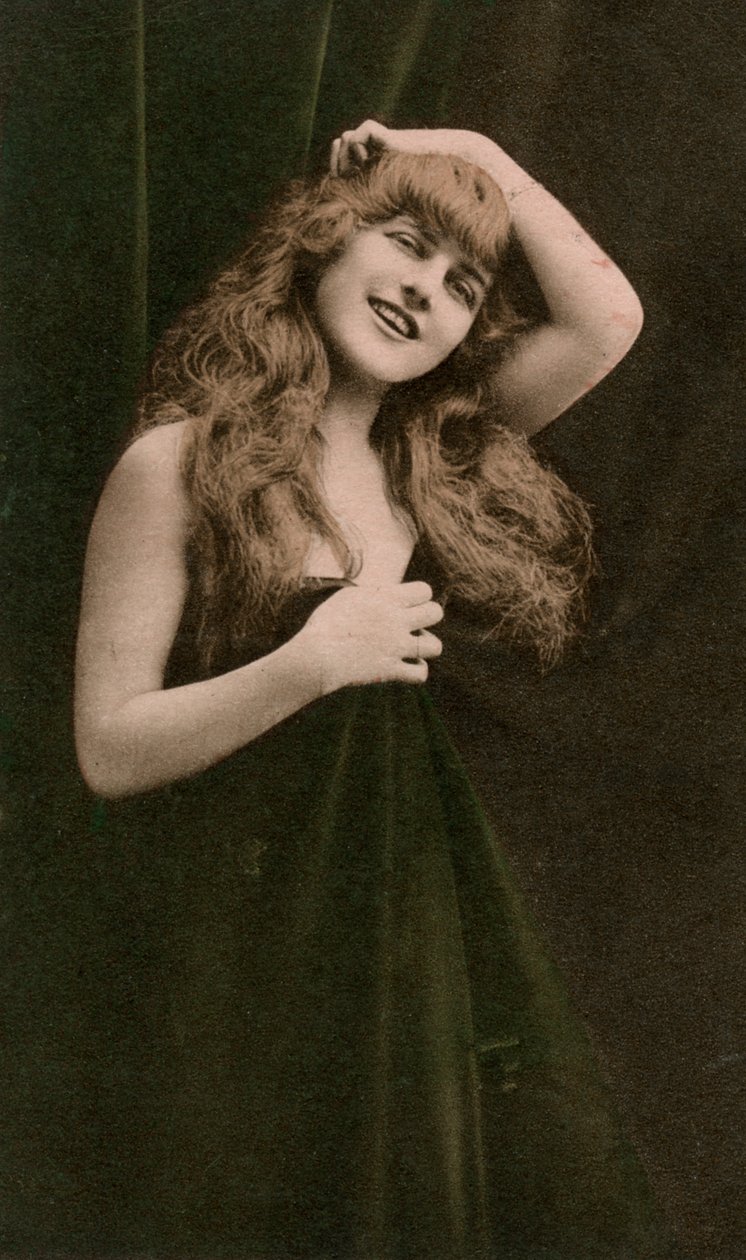 Femme, vers 1918 - MACA