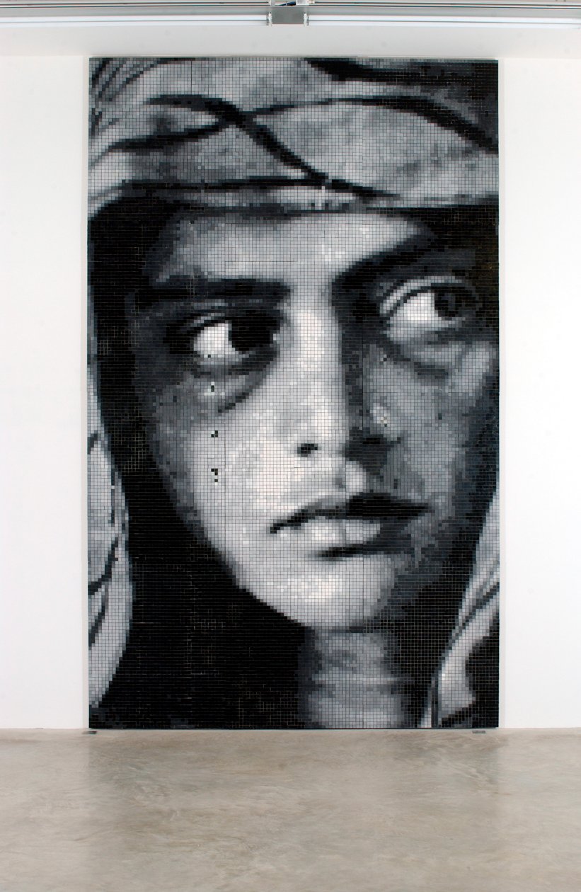Madonna, 2001 (carreaux de céramique, ciment, bois) - Mat Collishaw