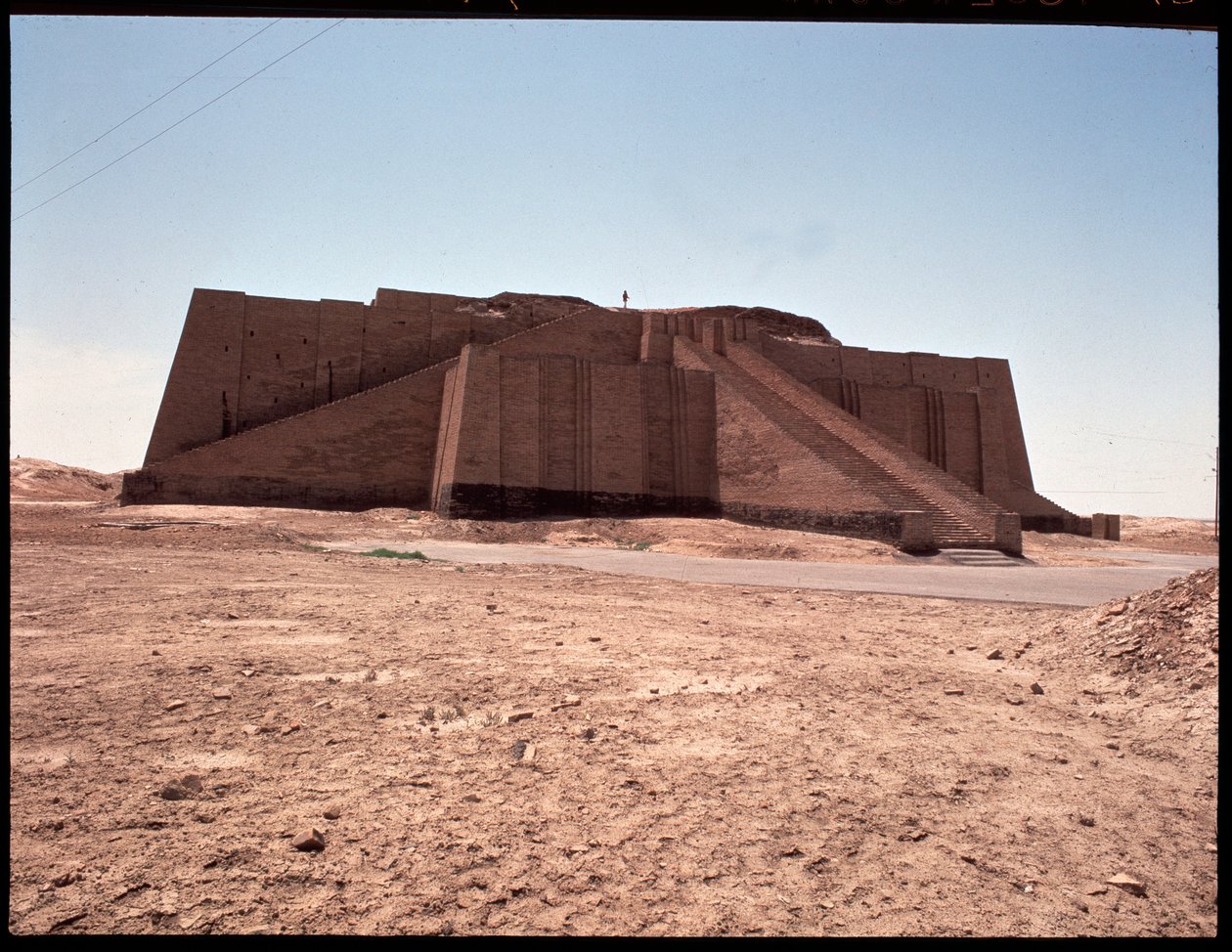 Vue de la ziggourat reconstruite, 2050 av. J.-C. - Mesopotamian Mesopotamian