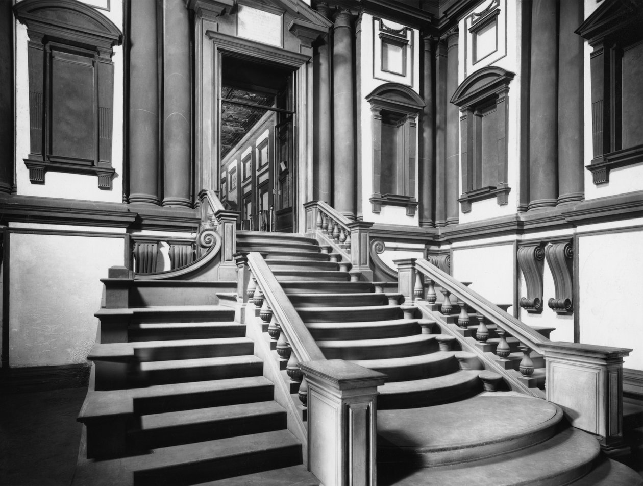 Escalier, hall d