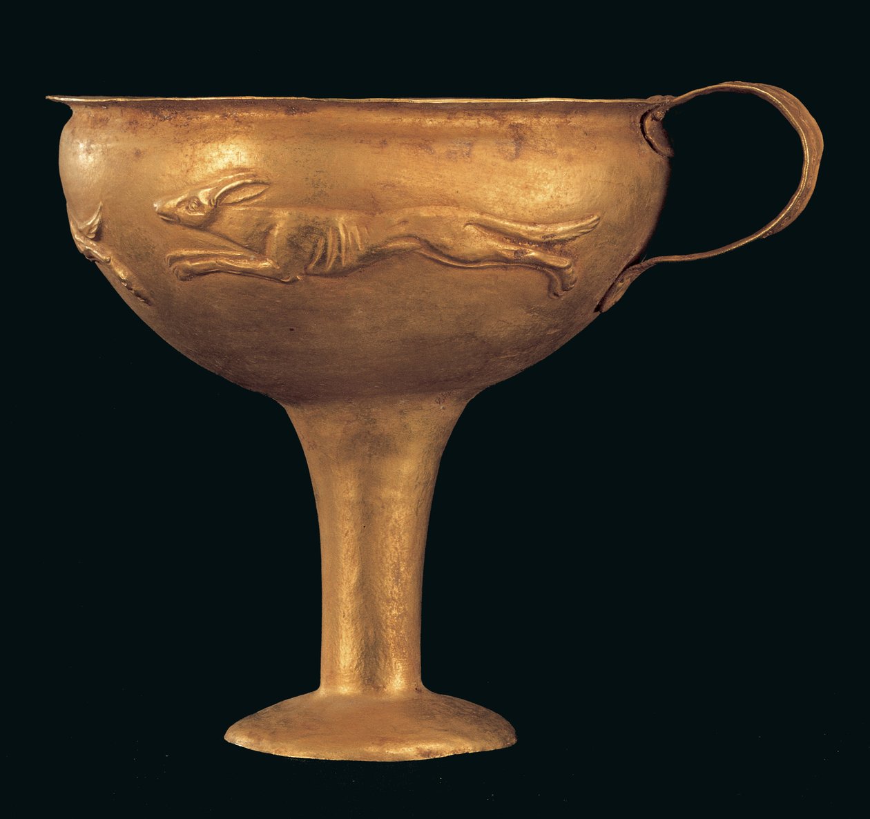 Kylix à une anse avec décoration en repoussé représentant une chasse au chien, période helladique tardive IIB-IIIA 1 - Mycenaean