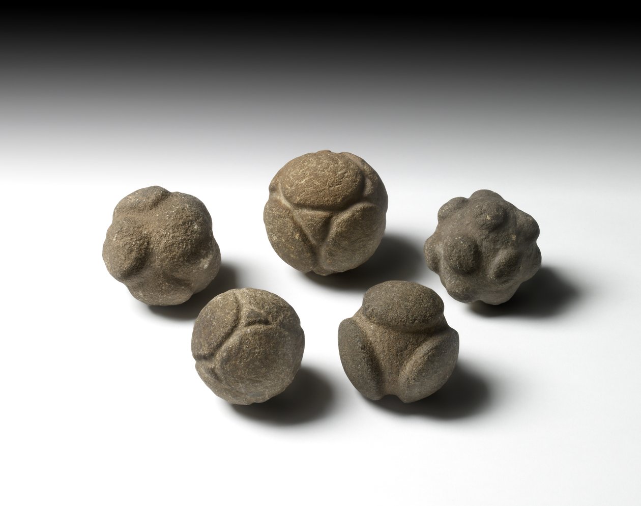 Boule sculptée, Néolithique tardif, Écosse, c.3750-2000 av. J.-C. - Neolithic