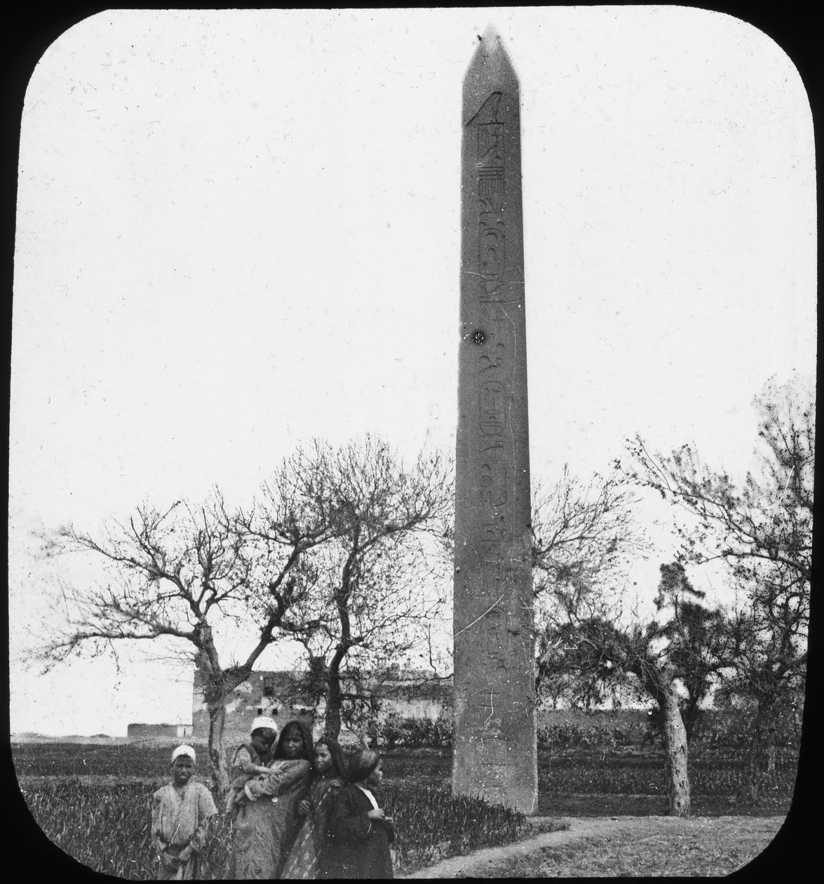 Obélisque, Héliopolis, Égypte, vers 1890 - Newton and Co