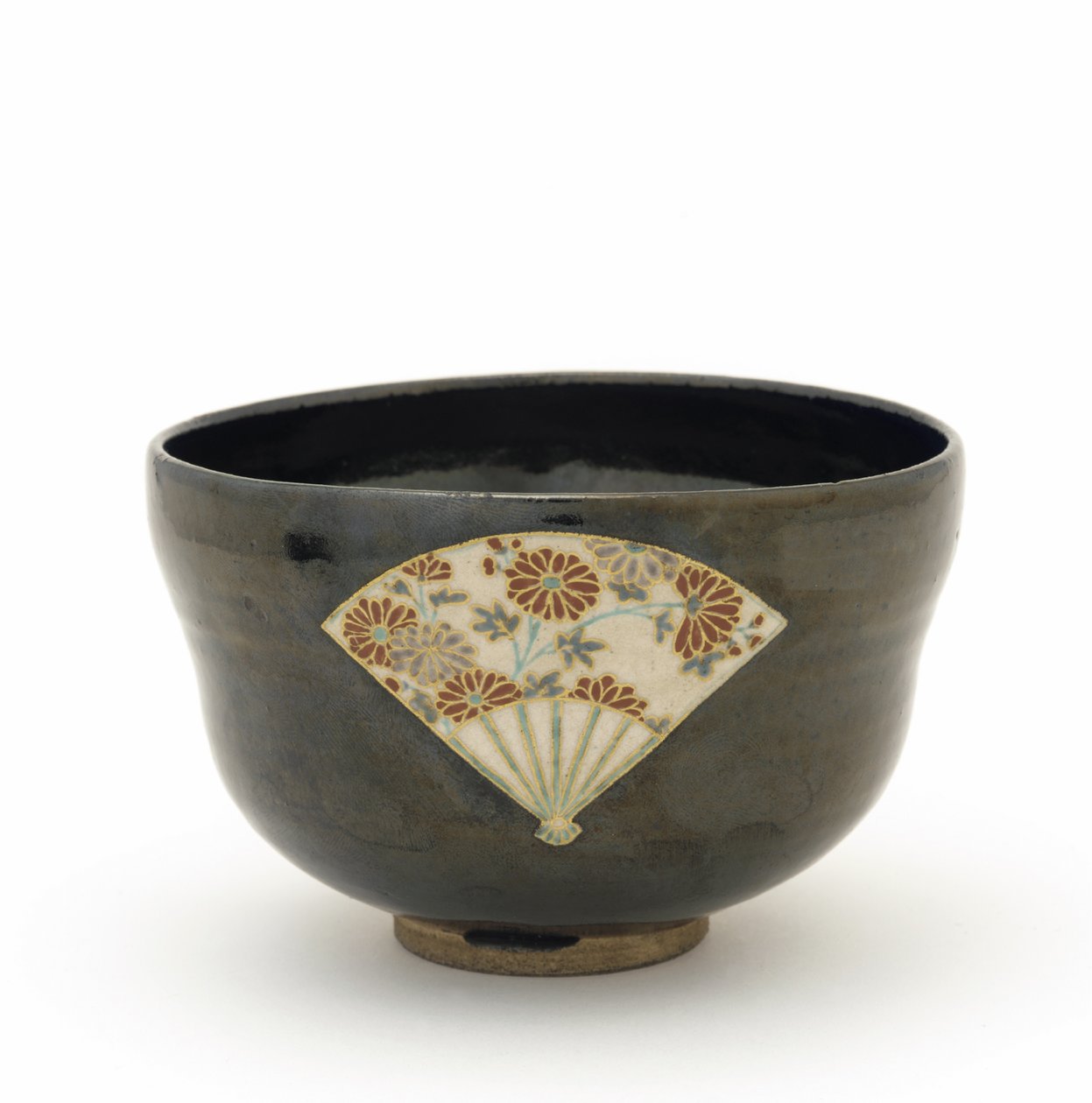 Bol à thé avec motif de réserves de ventilateurs, Kyoto, Kyoto-fu, période Edo, milieu du 17e siècle (grès avec glaçure noire et émaux sur glaçure blanche) - Nonomura Ninsei