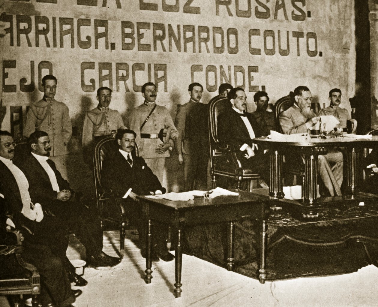 Venustiano Carranza à la convention de Querétaro, décembre 1917 - Paul Thompson