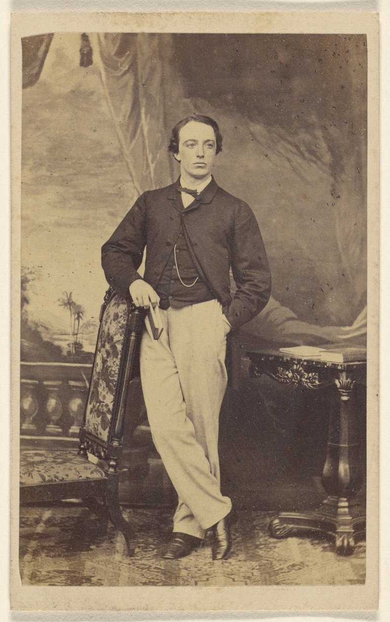 [Homme non identifié, debout] - Pearson and Patterson