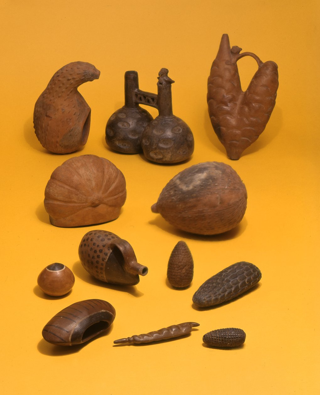 Récipients en forme de légumes, Inca - Peruvian School
