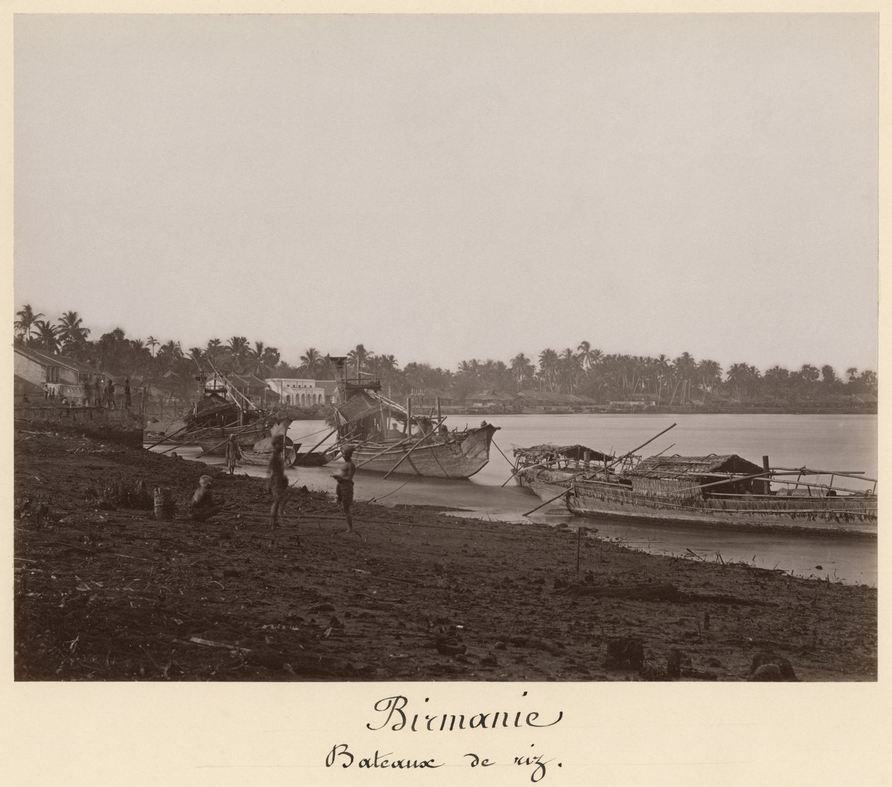 Bateaux transportant du riz sur la rivière Thanlwin, district de Mupun, Moulmein, Birmanie, fin du 19e siècle - Philip Adolphe Klier