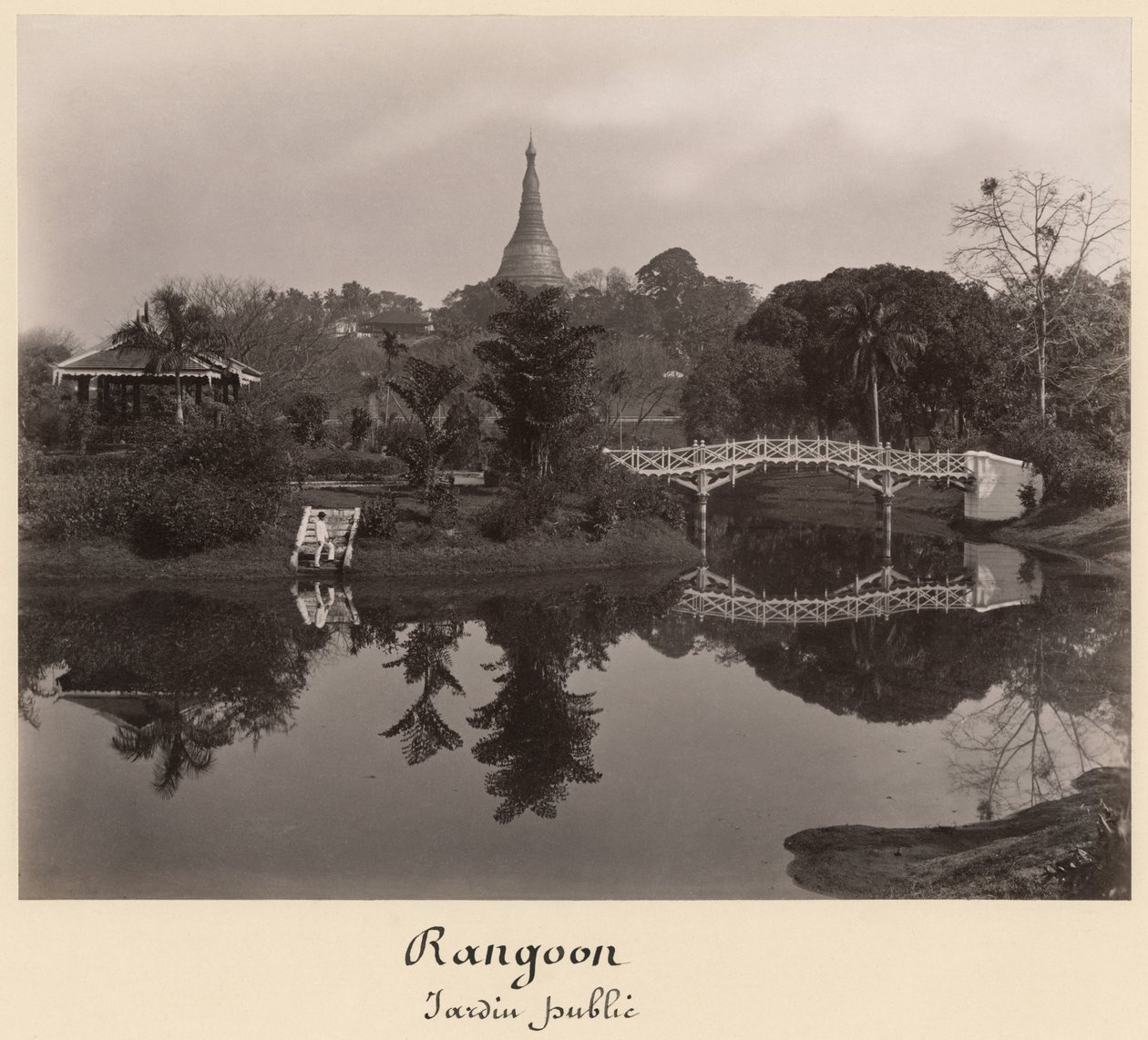 Pavillon insulaire dans le jardin de Cantanement, Rangoon, Birmanie, fin du 19e siècle (tirage albuminé) - Philip Adolphe Klier