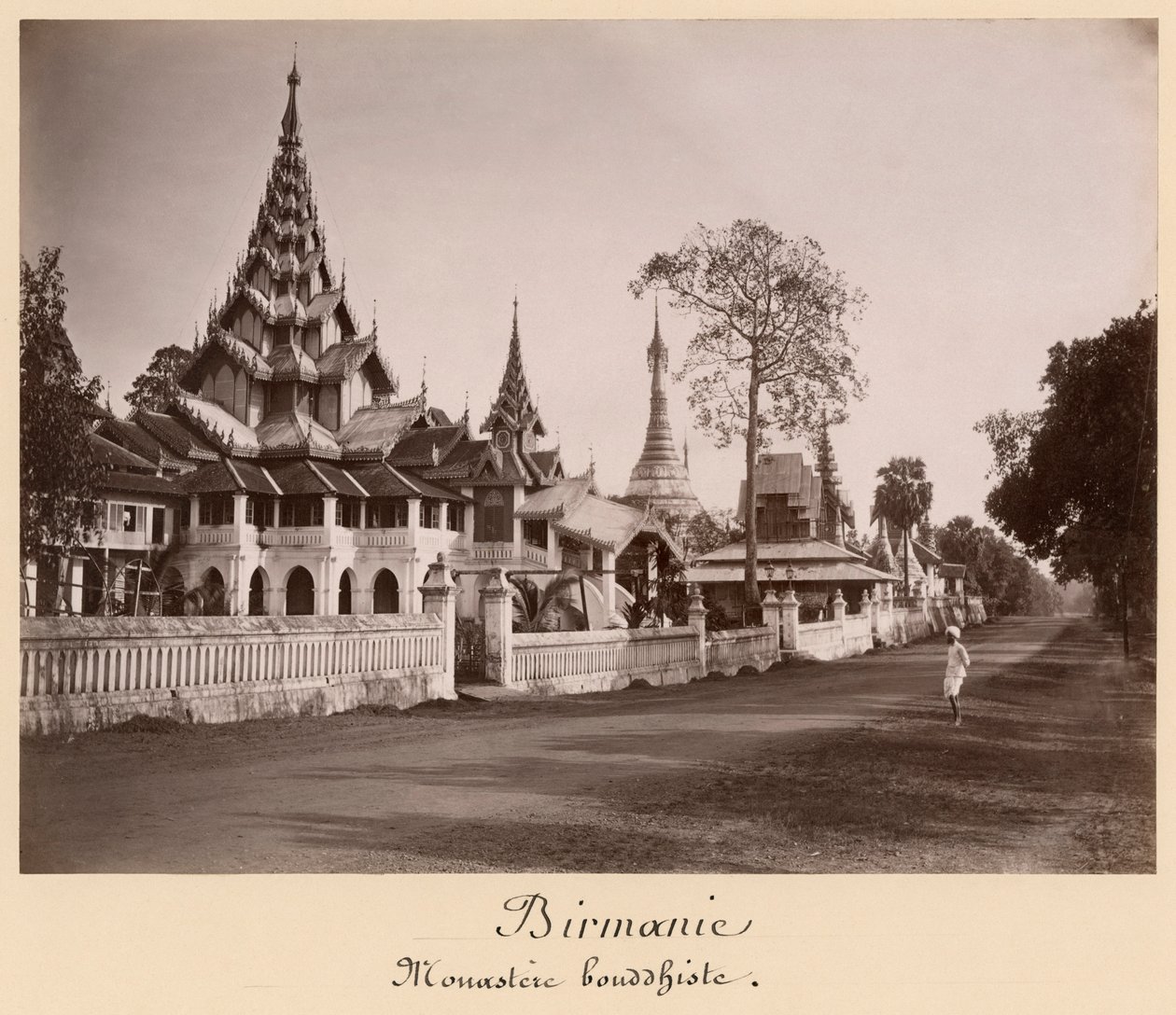 Monastère de Wayzayanda et pagodes à Moulmein, Birmanie, vers 1890 (tirage à l