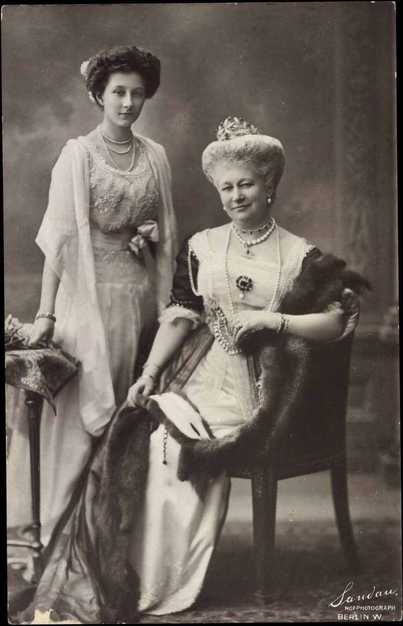 Carte postale de bienfaisance, Princesse héritière Luise, Victoria - Photographer German