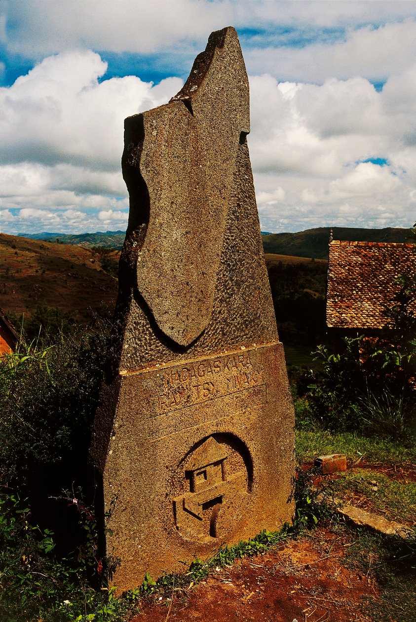 Stèle représentant Madagascar, Ambohimanga, Madagascar - Blaise Nicolas Le Sueur