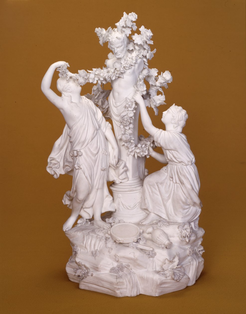 Groupe de figures de Deux Bacchantes Adornant Pan, Derby, vers 1780 - Pierre Stephan