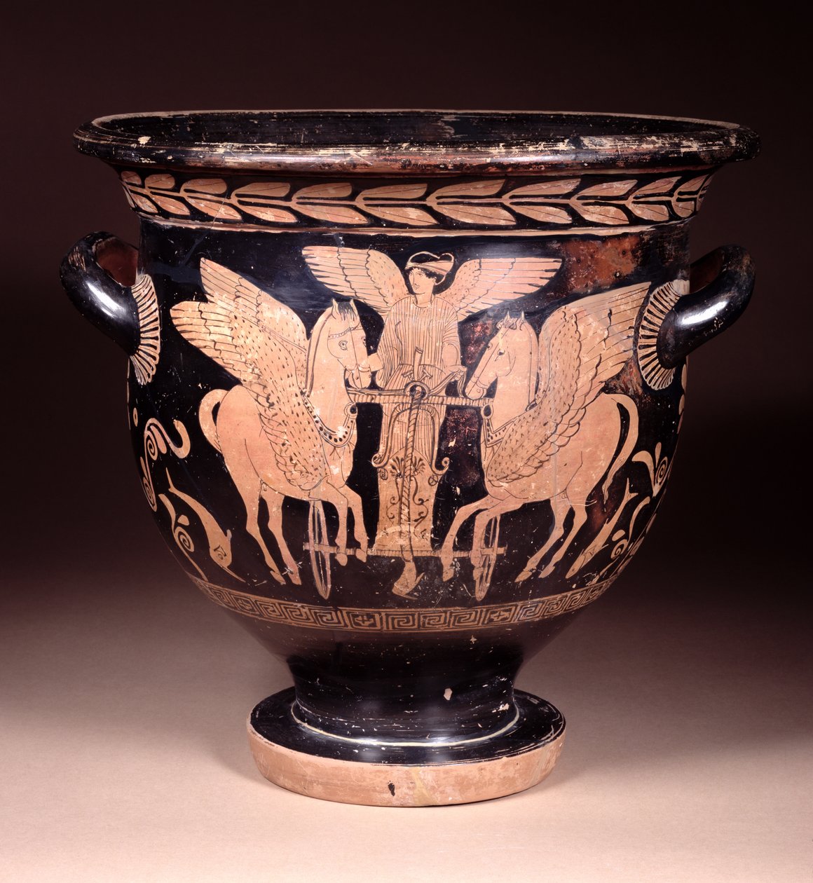 Cratère en cloche à figures rouges représentant Éos chevauchant son char depuis la mer, Lucanien, vers 440-420 av. J.-C. - Pisticci Painter