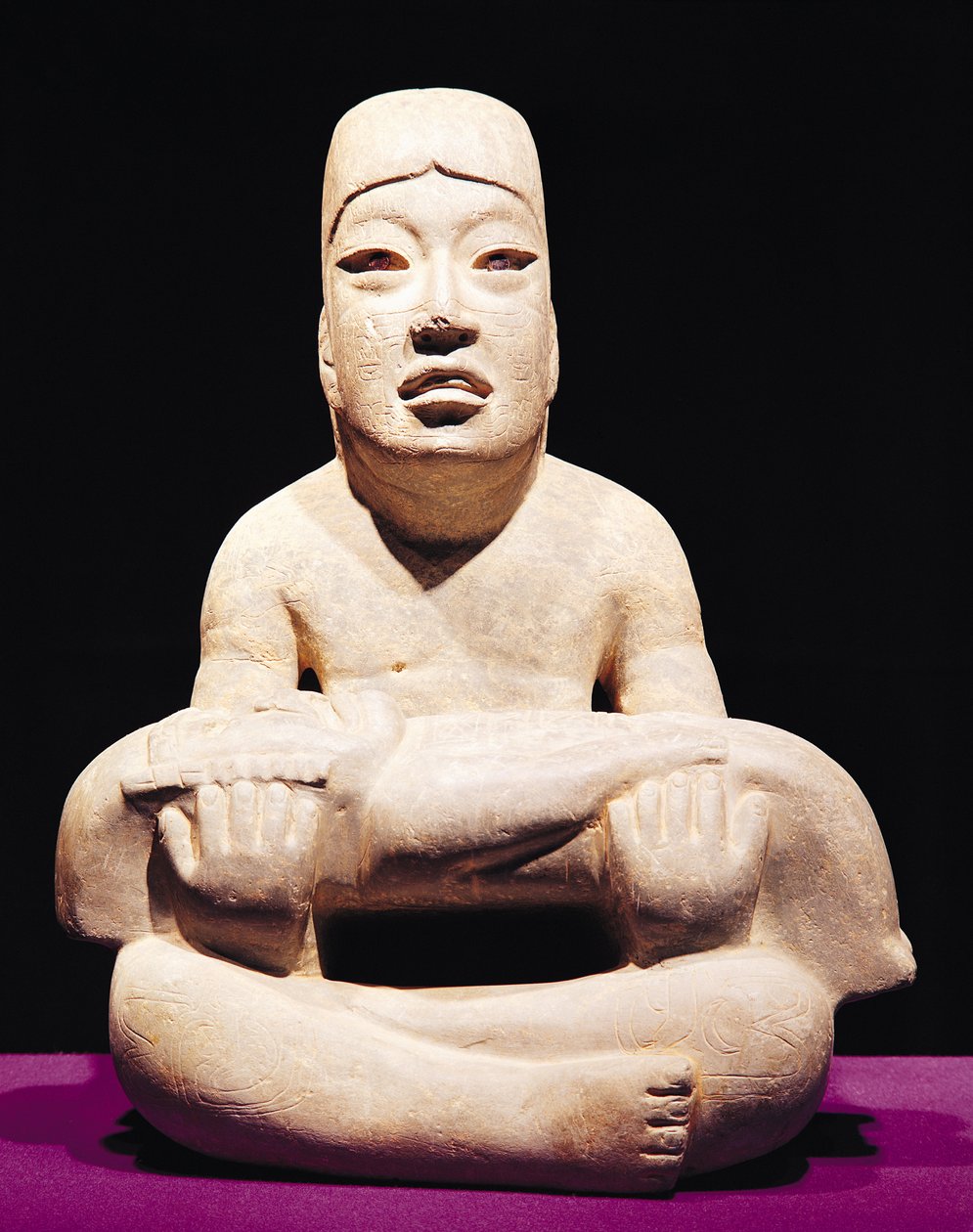 Figure assise en tailleur tenant un bébé, Olmèque - Pre Columbian