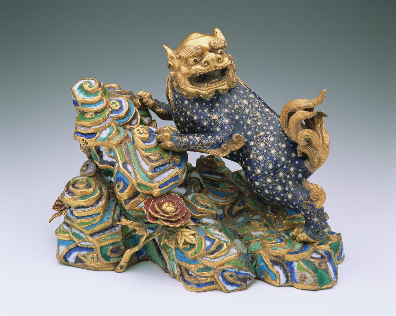 Une figure de lion sur un rocher (émail cloisonné) - Qing Dynasty Chinese School