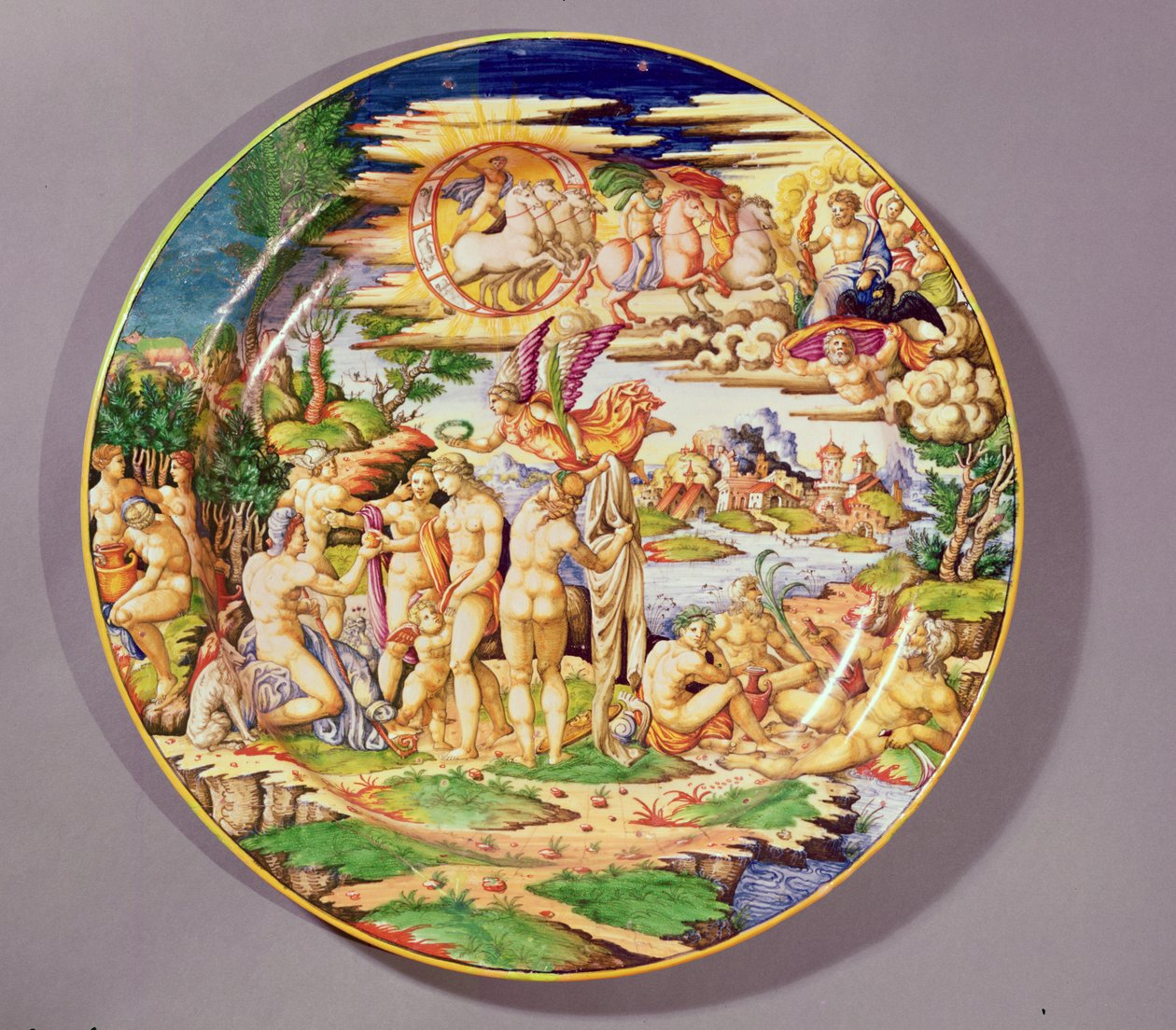 Grande assiette représentant le Jugement de Pâris, fabriquée à l