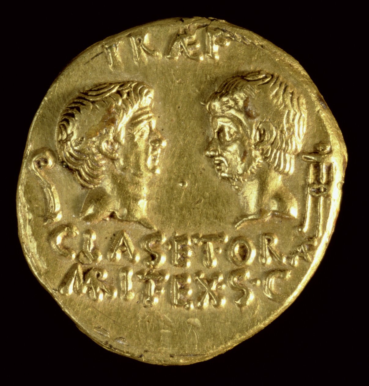 Aureus (revers) frappé par Sextus Pompée avec les têtes de GN Pompée Magnus et Gn Pompée Junior (or) Inscription: PRAEF CLAS ET ORAE MARIT EX S C - Roman