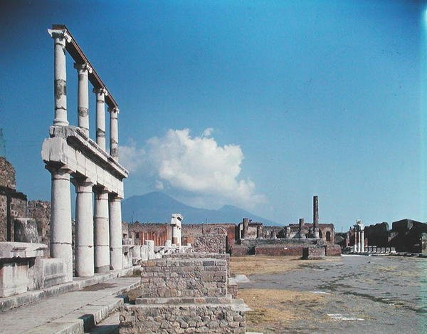 Le portique du Forum et le Temple de Jupiter - Roman