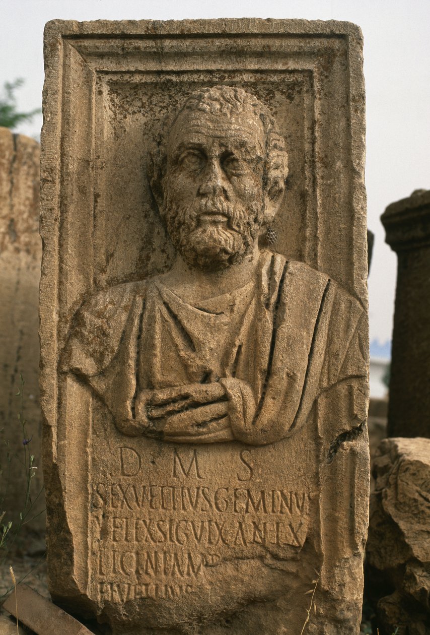 Stèles avec une tête - Roman Imperial Period