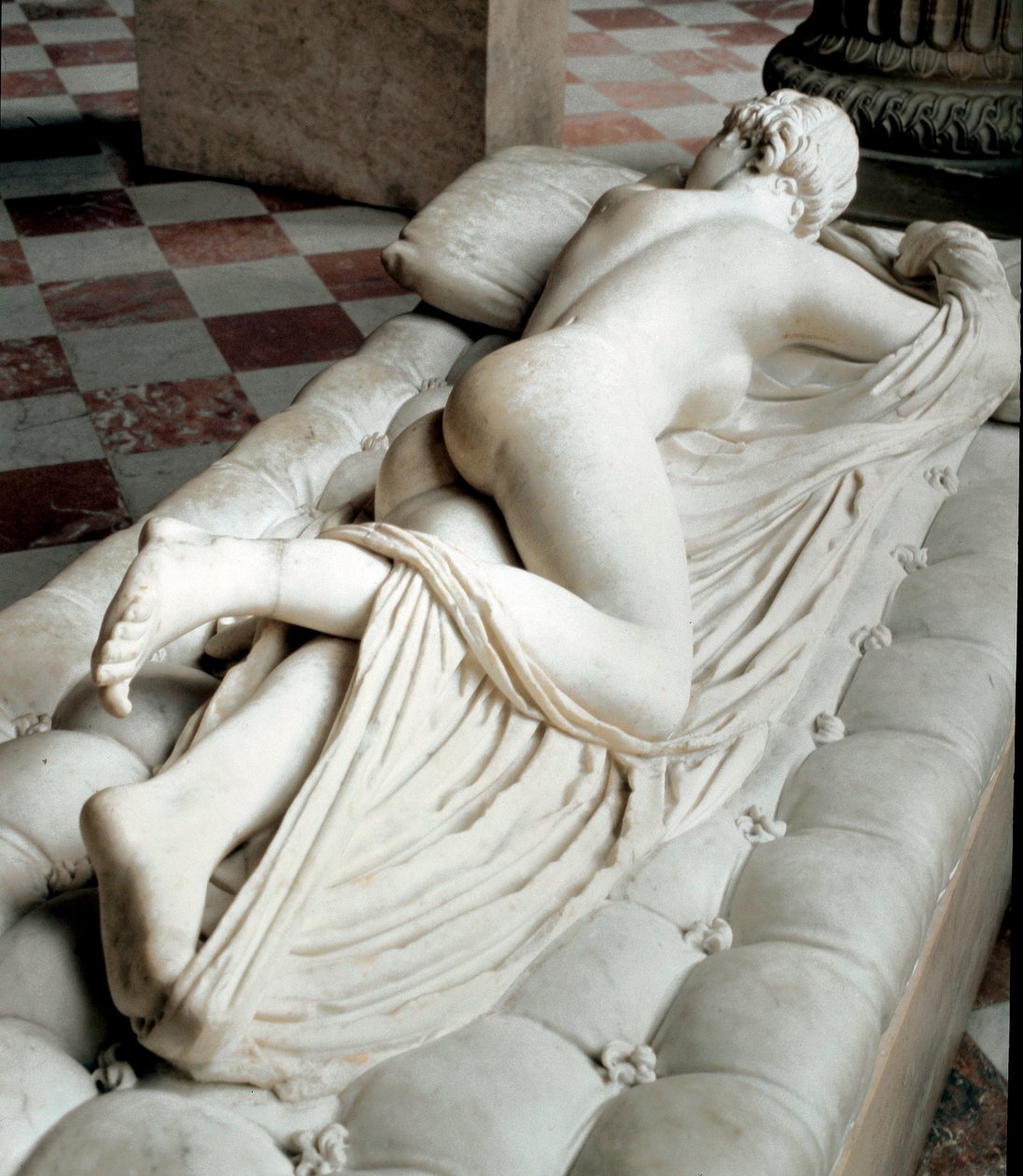 Hermaphrodite endormi (sculpture en marbre, 2e siècle av. J.-C.) - Roman