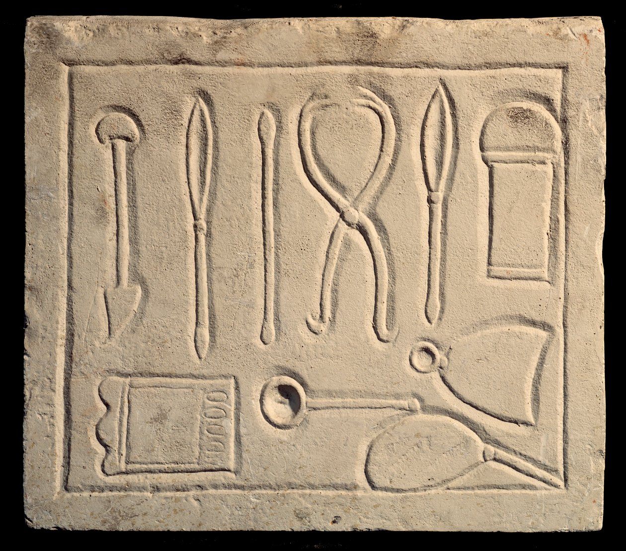 Instruments chirurgicaux (relief) - Roman