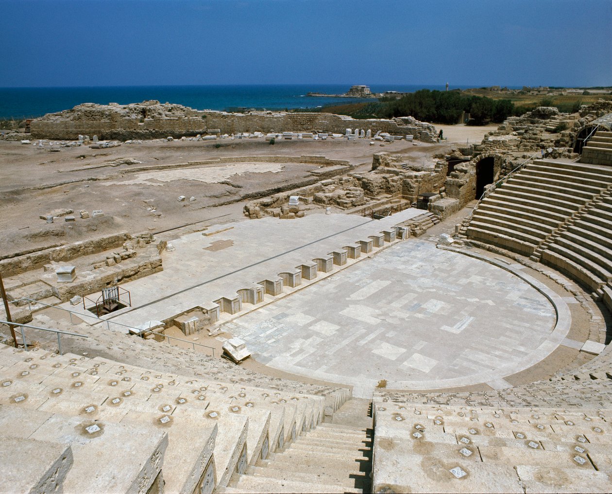 Vue du théâtre romain - Roman