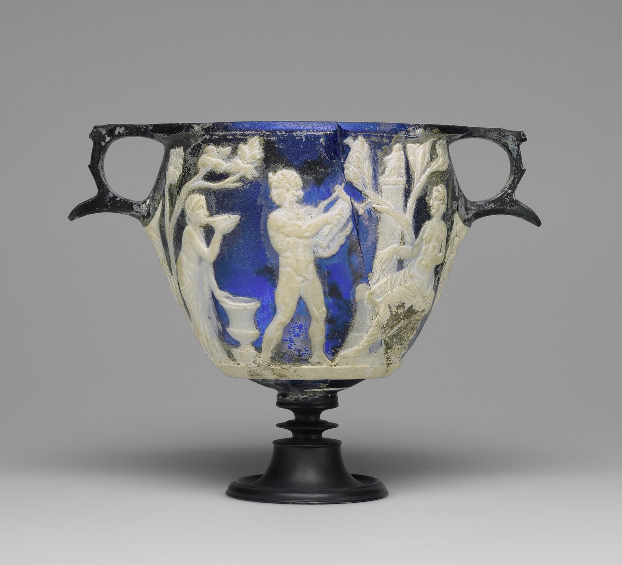 Skyphos en verre camée, vers 1 après J.-C. - Roman Imperial Period