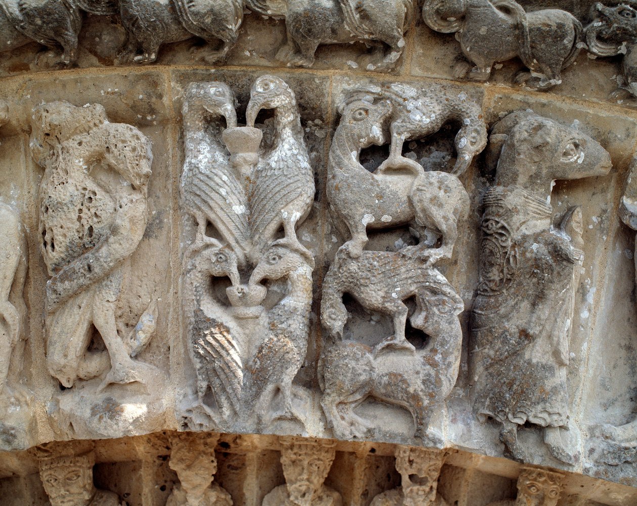 Détail des sculptures du portail sud - Romanesque